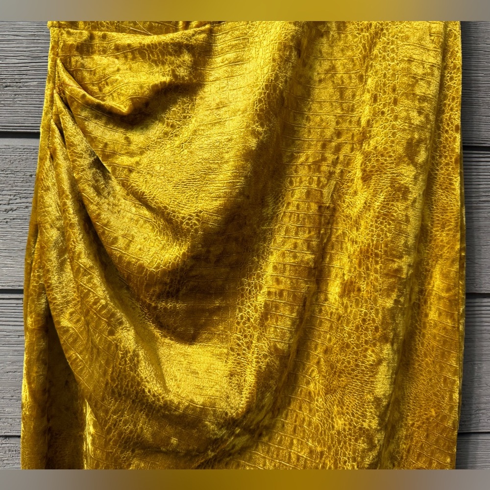 NWT Saylor Yellow Gold Velvety Reptile Texture Dress XS Summer Club Party Date - Picture 10 of 16